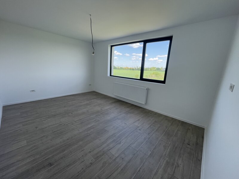 Domnesti 4 dormitoare/ toate utilitatile 400m curte P+1