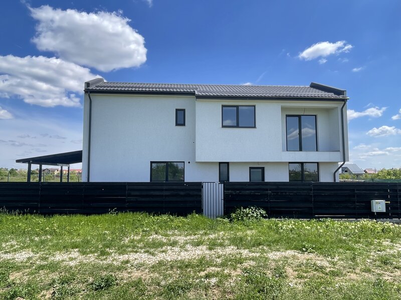 Domnesti 4 dormitoare/ toate utilitatile 400m curte P+1