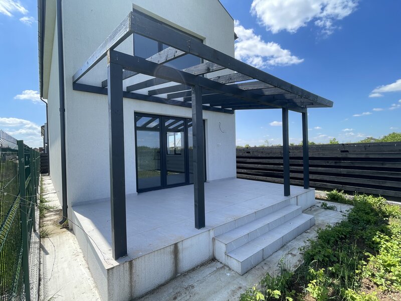 Domnesti 4 dormitoare/ toate utilitatile 400m curte P+1