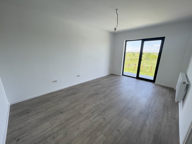 Domnesti 4 dormitoare/ toate utilitatile 400m curte P+1