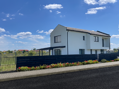 Domnesti 4 dormitoare/ toate utilitatile 400m curte P+1